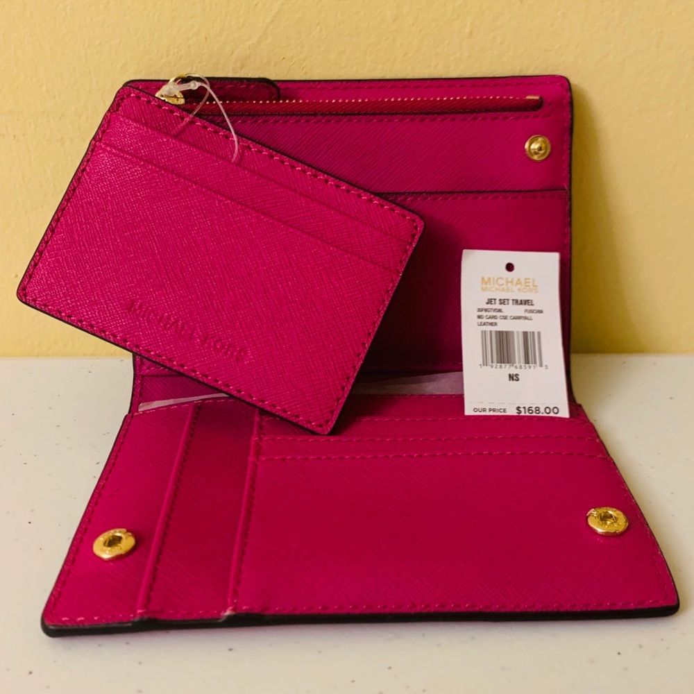 Michale Kors Jet Set Travel Wallet Color fuschia